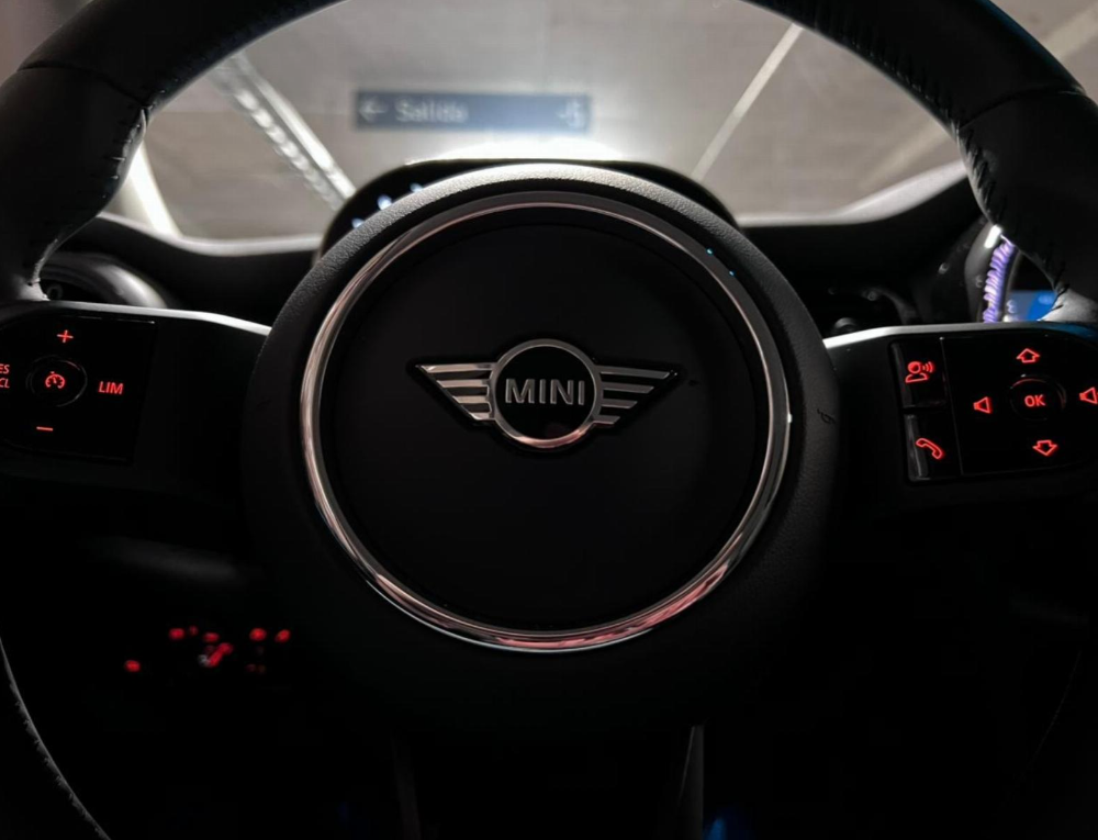 MINI Cooper — foto 9 de 17