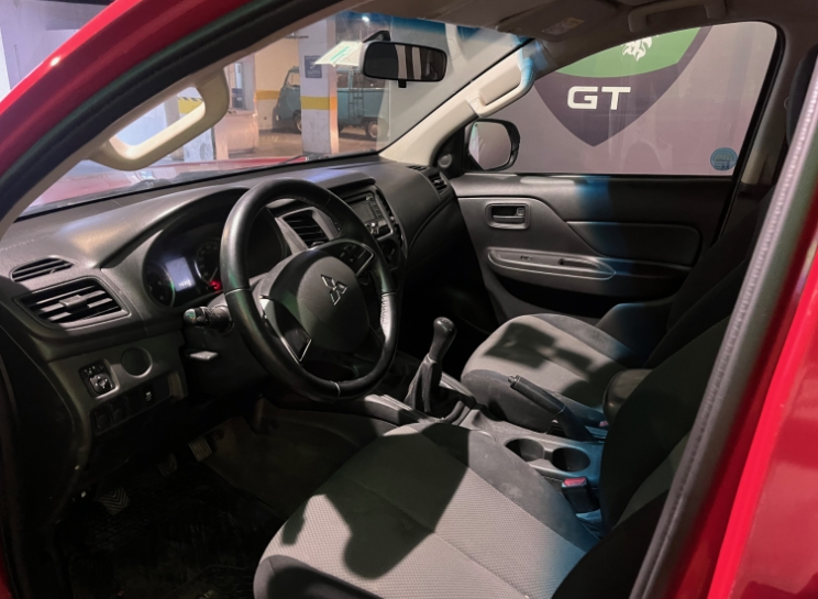 Mitsubishi L200 — foto 7 de 10