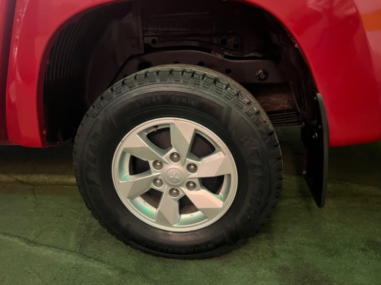 Mitsubishi L200 — foto 5 de 10