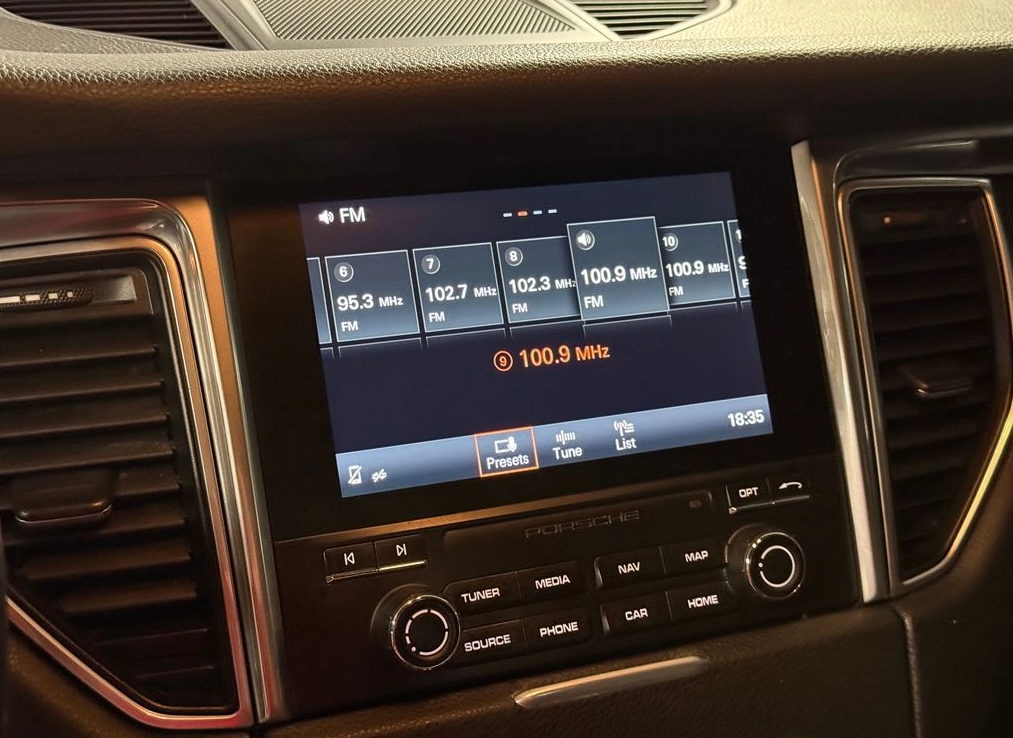 Porsche Macan — foto 15 de 17