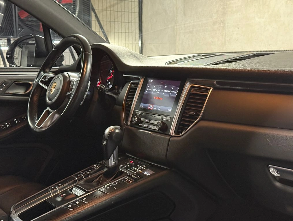 Porsche Macan — foto 10 de 17