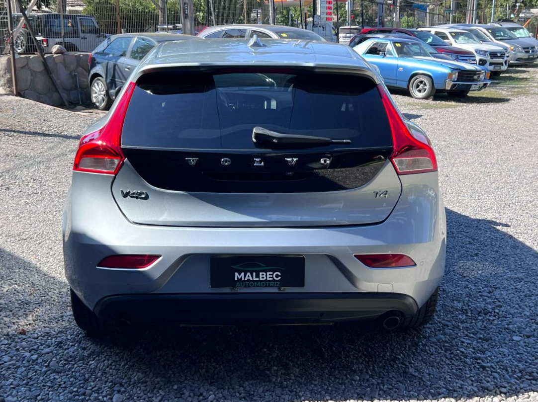 Volvo V40 — foto 4 de 16
