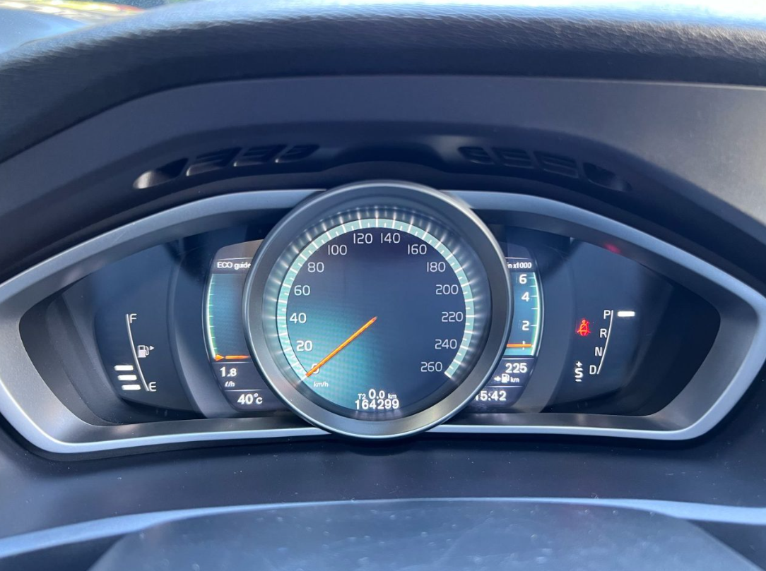 Volvo V40 — foto 11 de 16