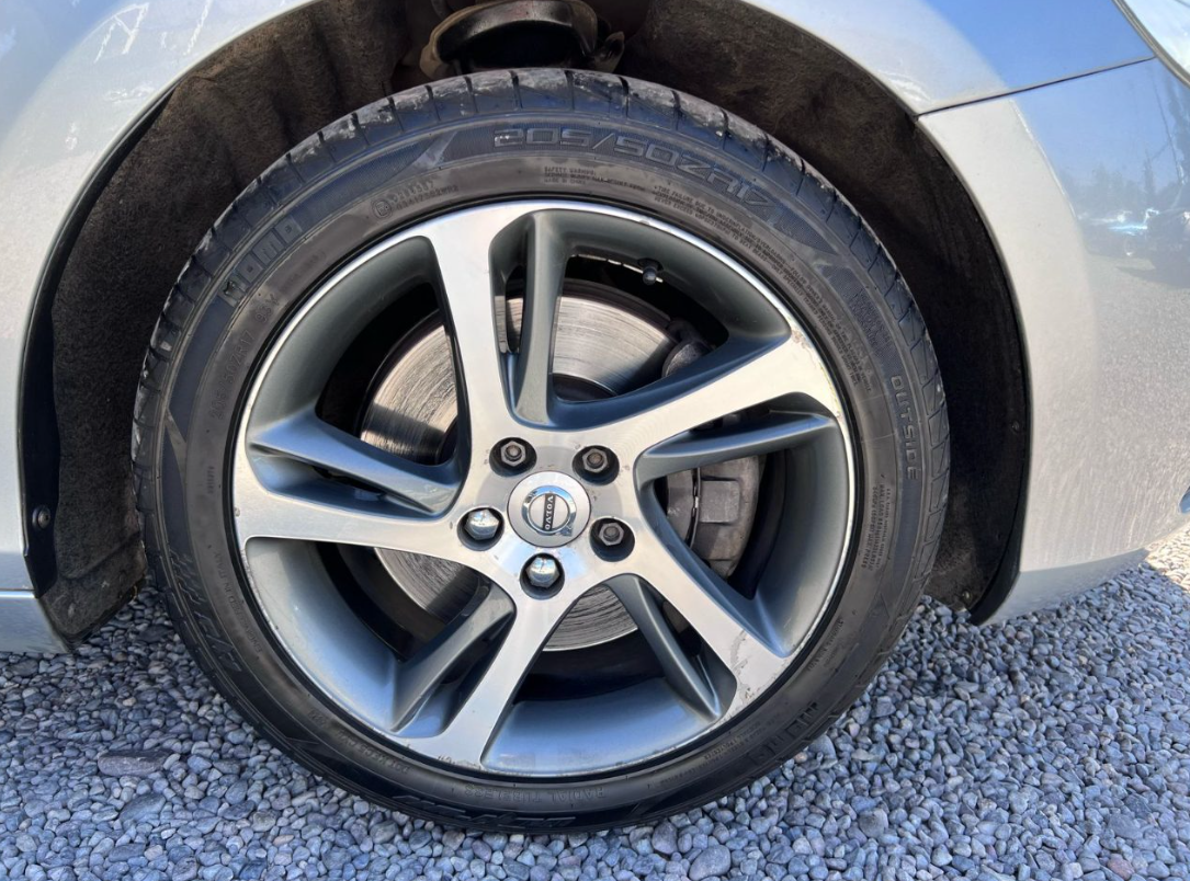 Volvo V40 — foto 7 de 16