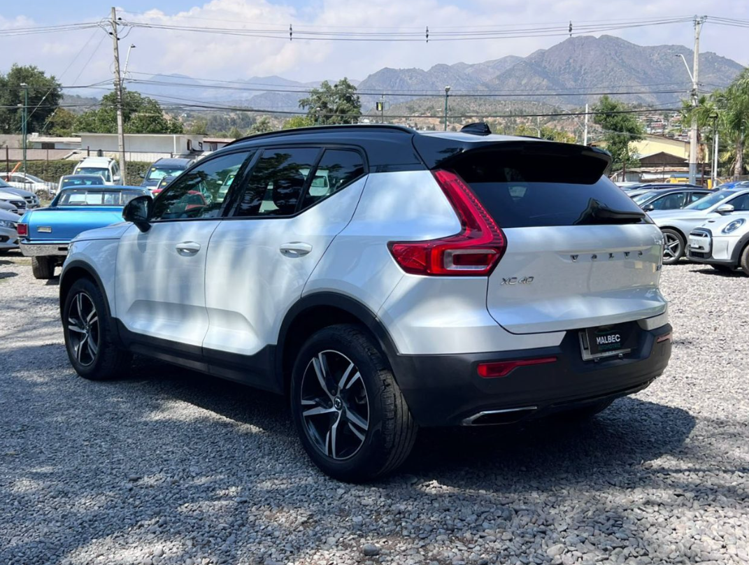 Volvo Xc40 — foto 4 de 17