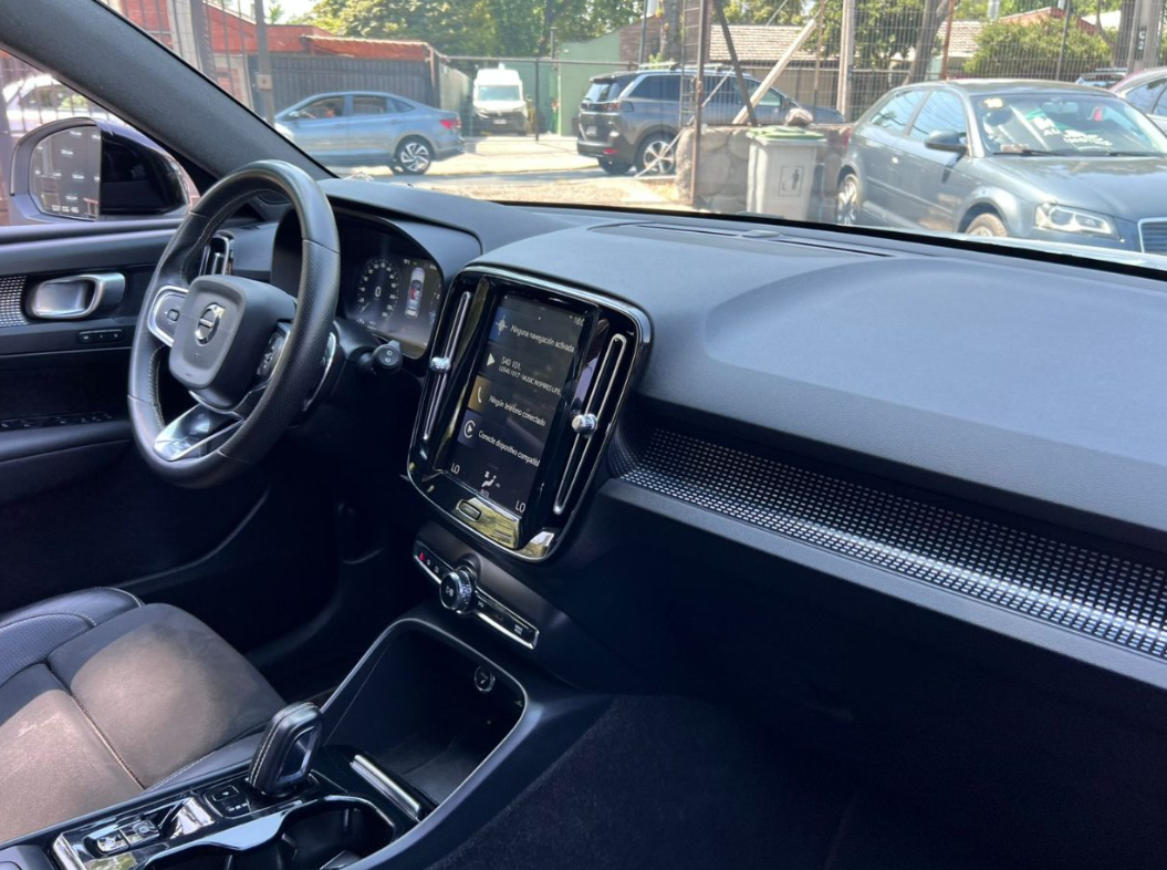 Volvo Xc40 — foto 10 de 17