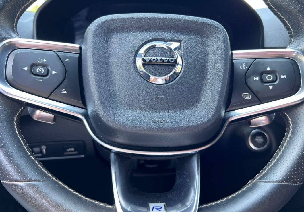 Volvo Xc40 — foto 12 de 17