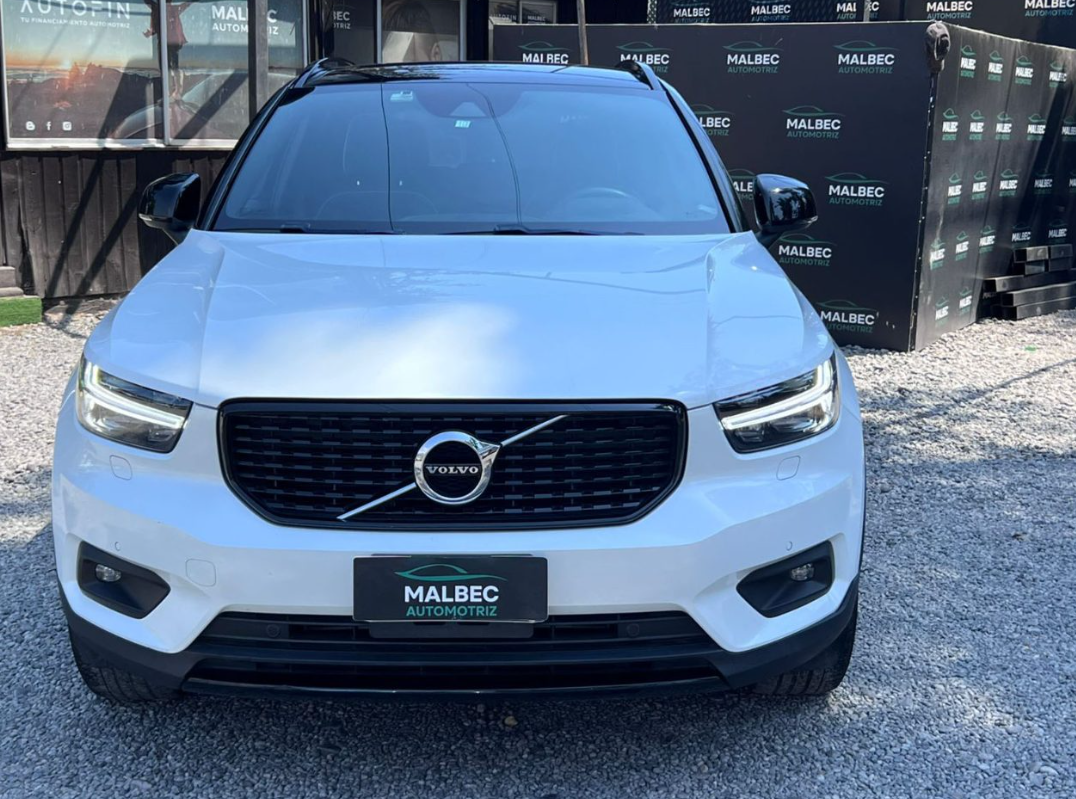 Volvo Xc40 — foto 2 de 17