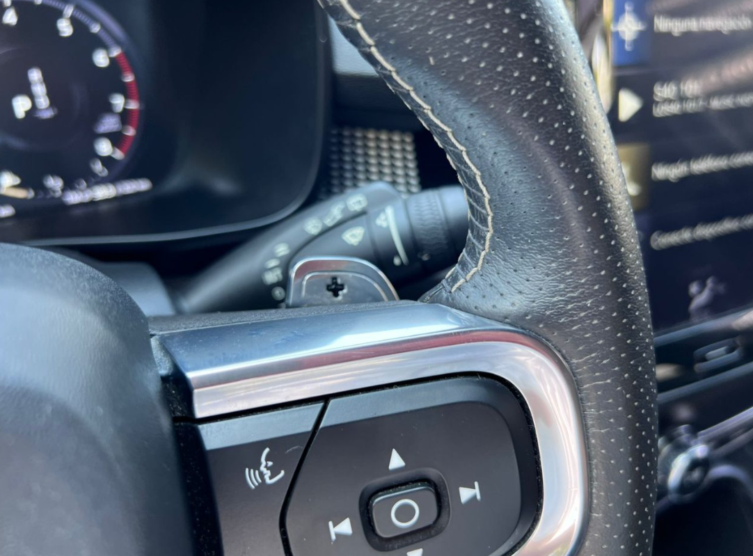Volvo Xc40 — foto 15 de 17