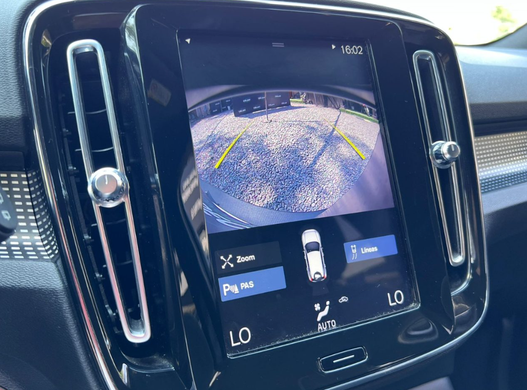 Volvo Xc40 — foto 17 de 17