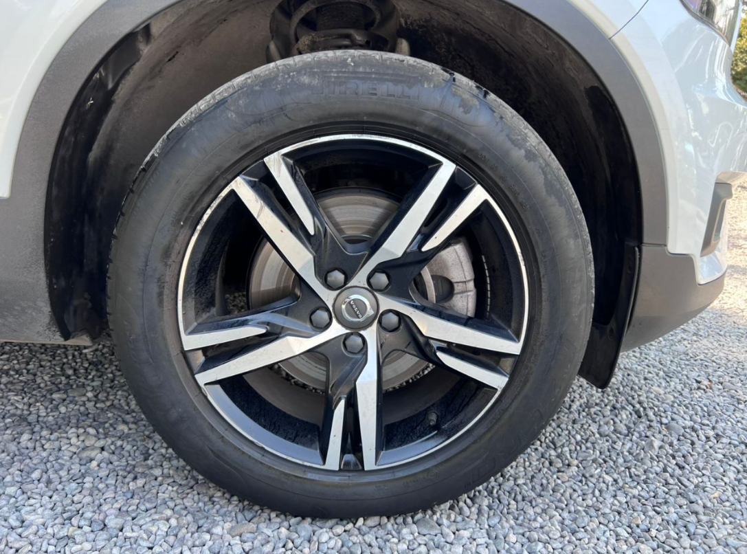Volvo Xc40 — foto 8 de 17