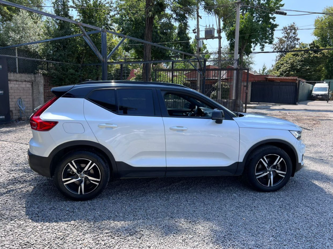 Volvo Xc40 — foto 6 de 17