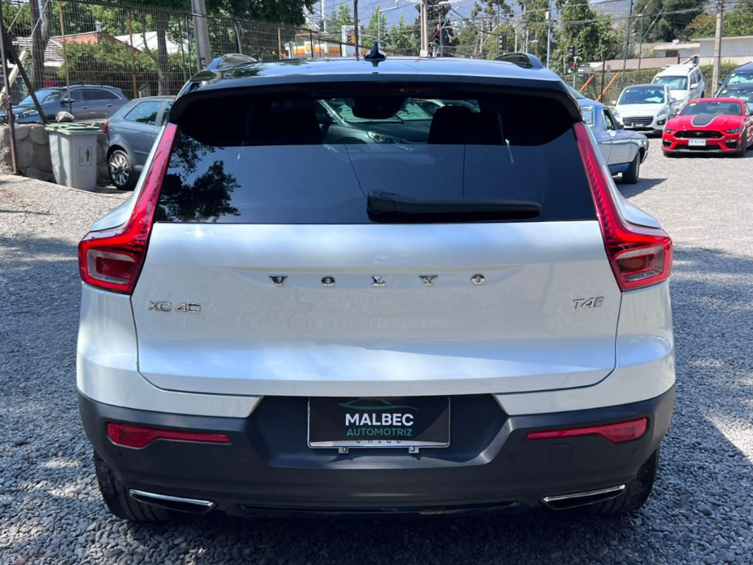 Volvo Xc40 — foto 5 de 17