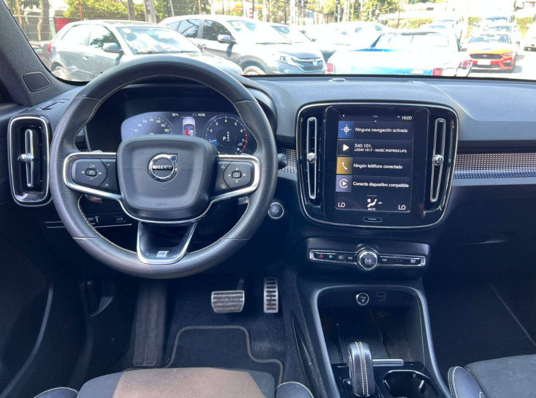 Volvo Xc40 — foto 11 de 17