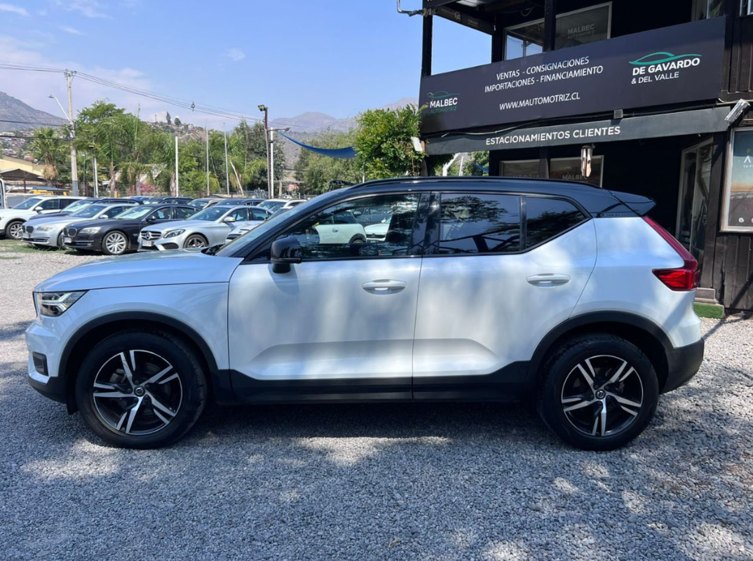 Volvo Xc40 — foto 7 de 17
