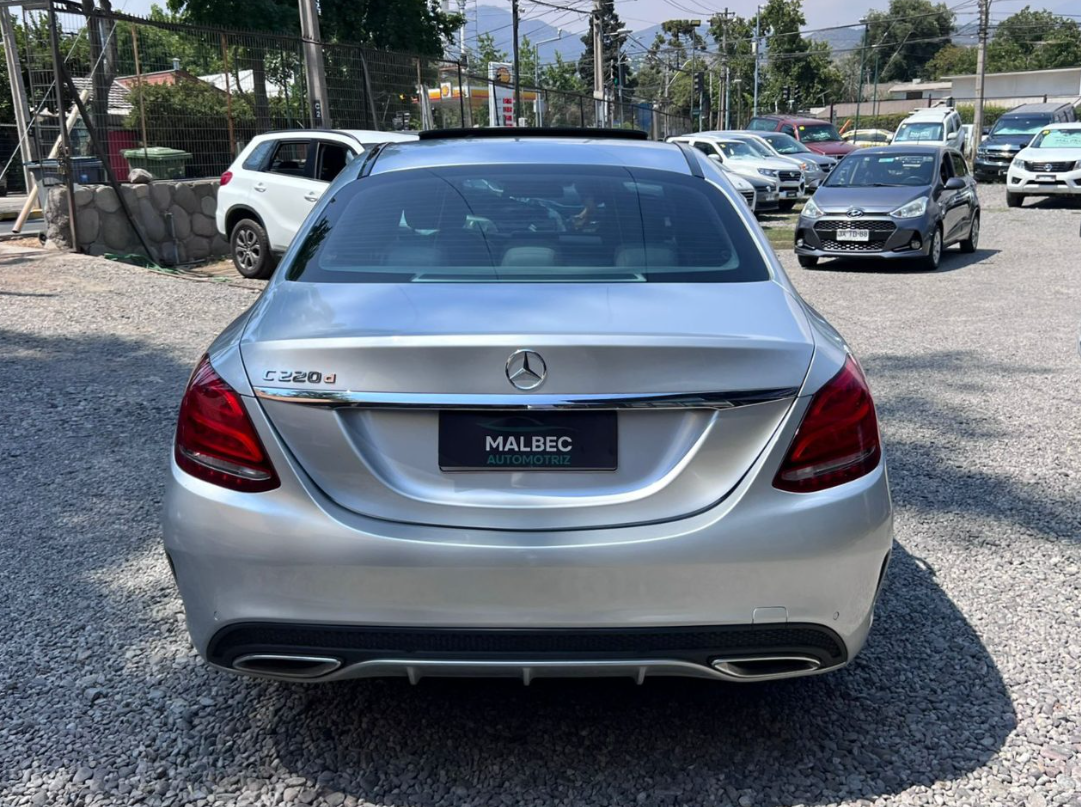 Mercedes-Benz C220 — foto 4 de 12