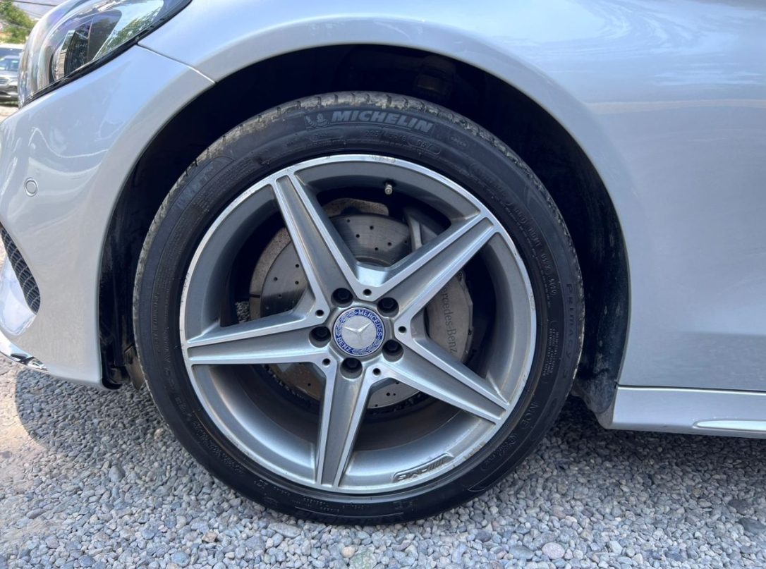 Mercedes-Benz C220 — foto 5 de 12