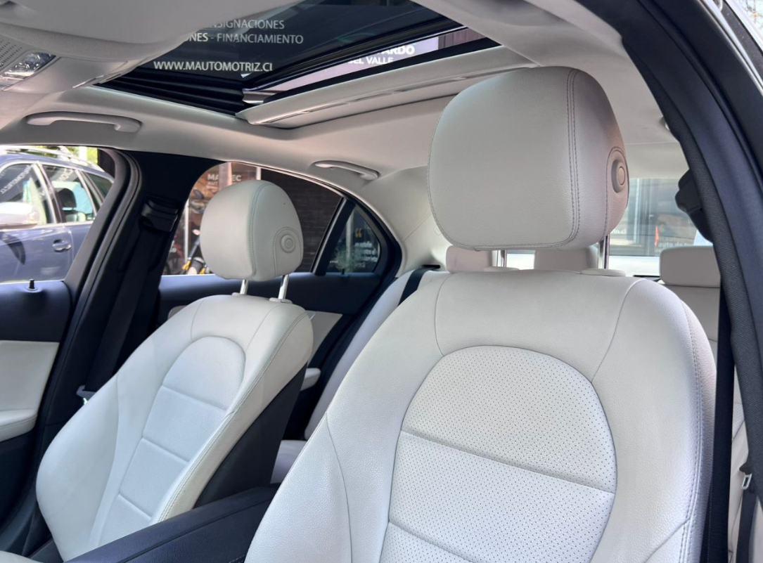 Mercedes-Benz C220 — foto 11 de 12