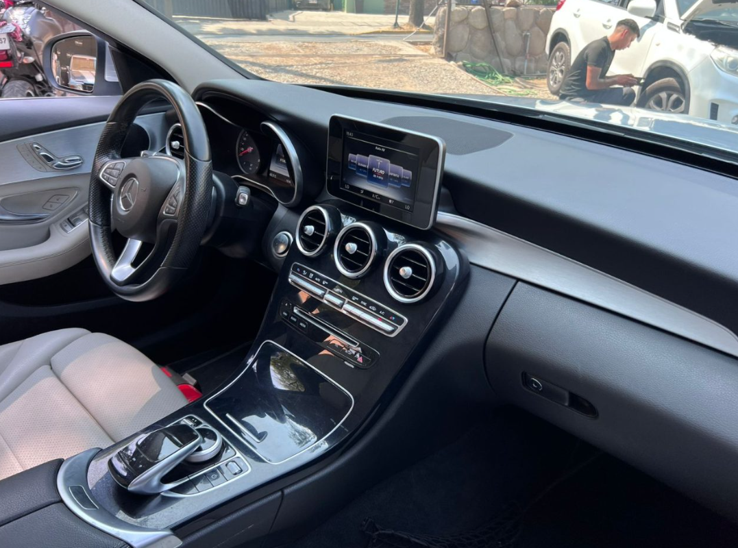 Mercedes-Benz C220 — foto 6 de 12