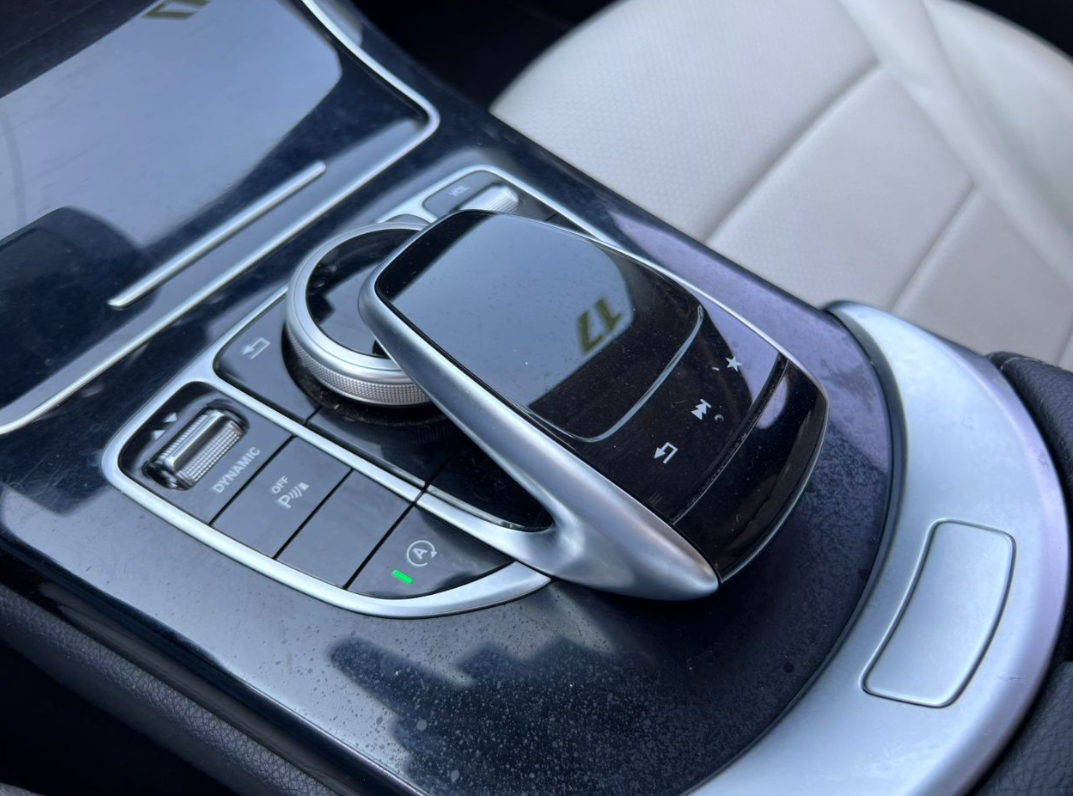 Mercedes-Benz C220 — foto 10 de 12