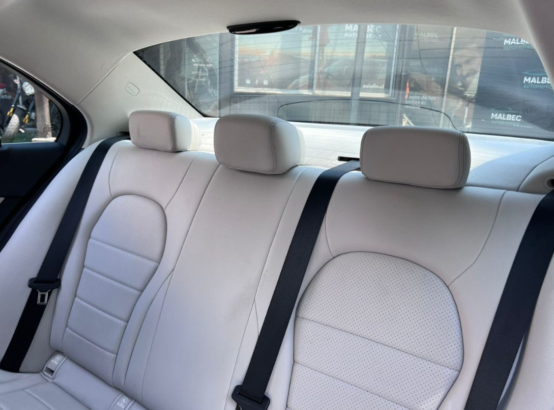 Mercedes-Benz C220 — foto 12 de 12