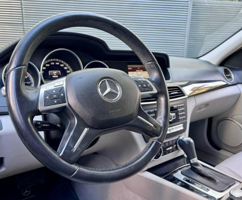 Mercedes-Benz C180 — foto 7 de 13