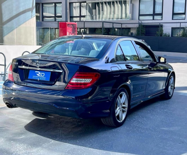 Mercedes-Benz C180 — foto 4 de 13