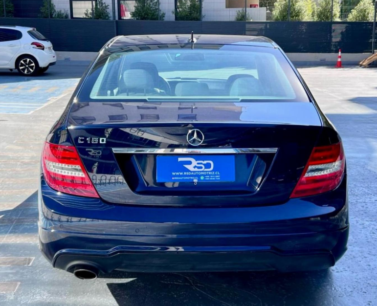 Mercedes-Benz C180 — foto 5 de 13