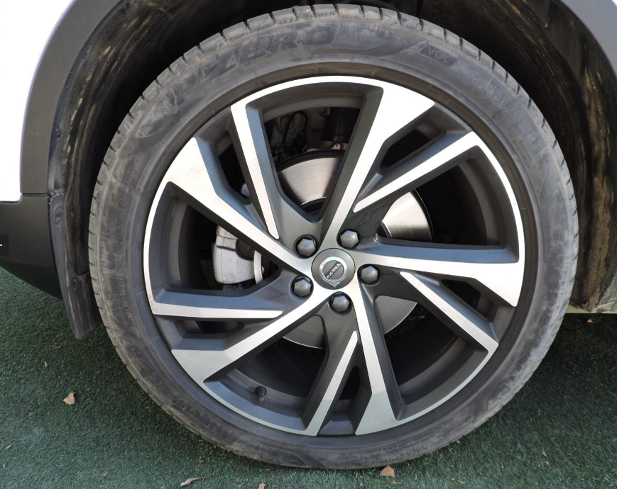 Volvo Xc40 — foto 14 de 14