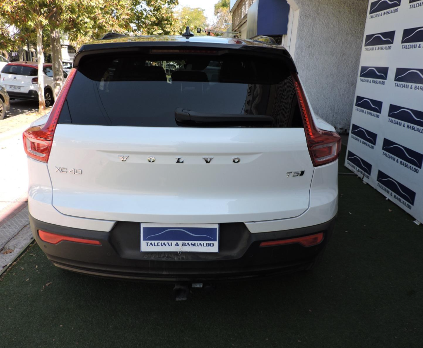 Volvo Xc40 — foto 4 de 14
