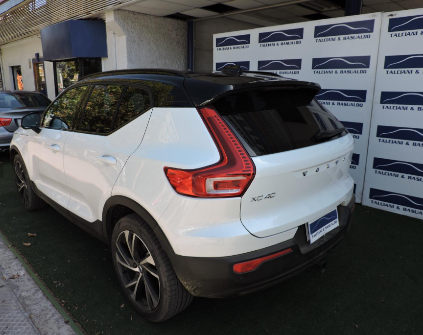 Volvo Xc40 — foto 3 de 14