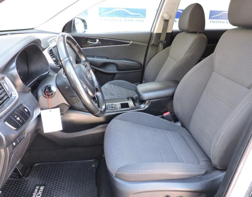 KIA Sorento — foto 11 de 20