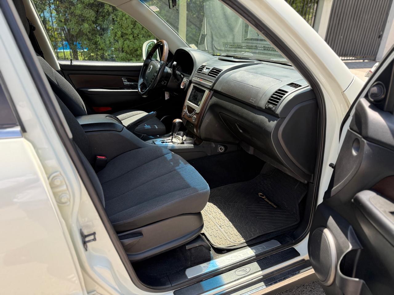 SsangYong Rexton — foto 7 de 16