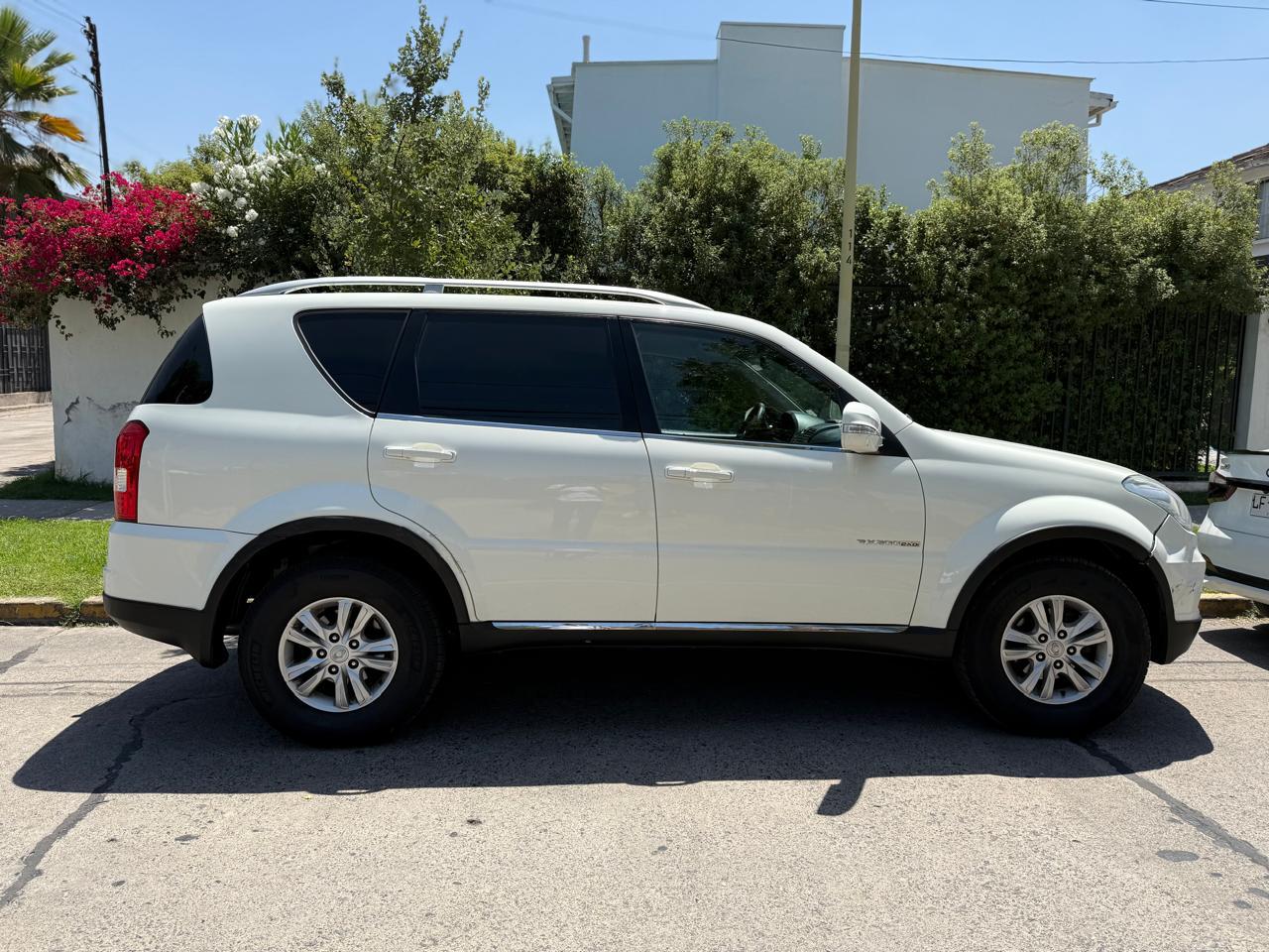 SsangYong Rexton — foto 2 de 16