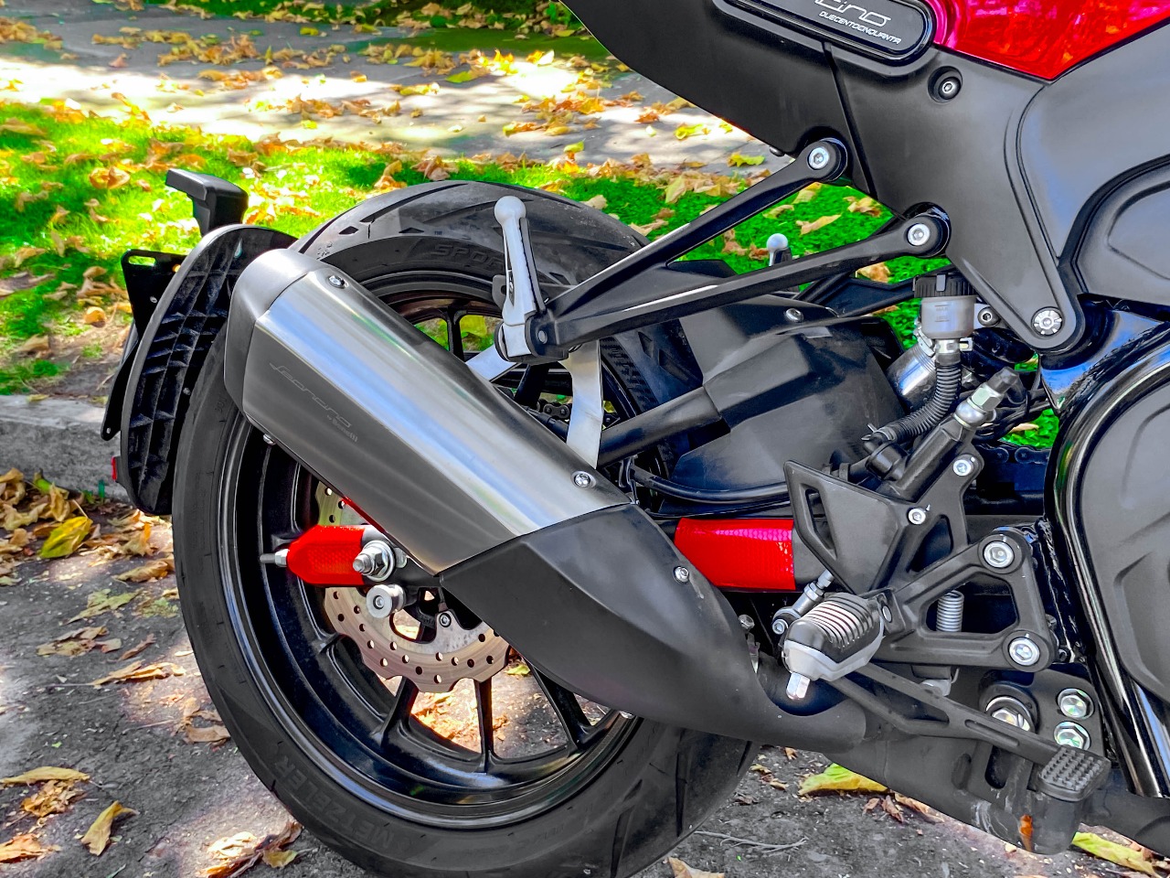 Benelli Leoncino 250 — foto 7 de 11