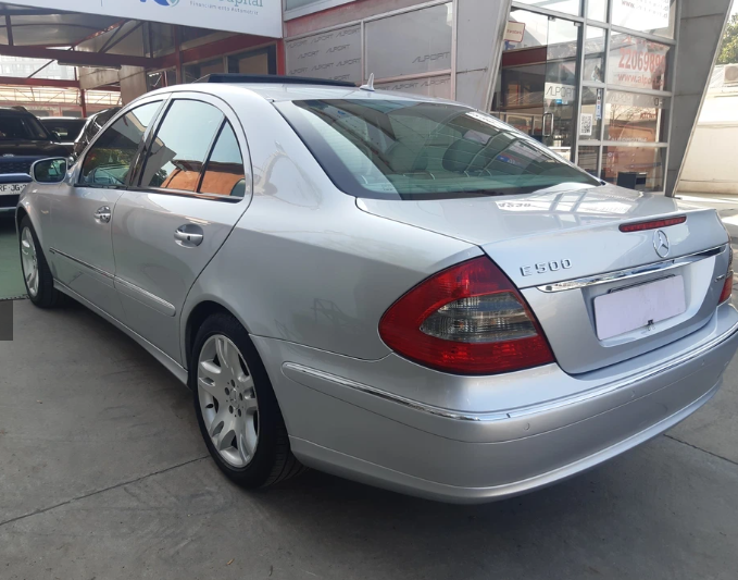 Mercedes-Benz E500 — foto 6 de 19