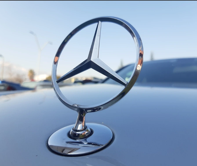 Mercedes-Benz E500 — foto 18 de 19