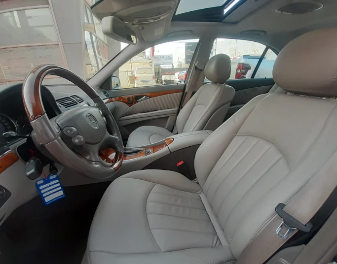 Mercedes-Benz E500 — foto 13 de 19