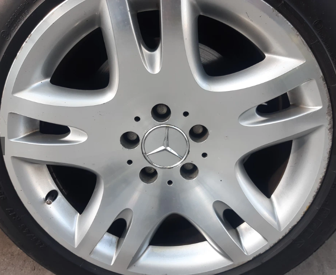 Mercedes-Benz E500 — foto 17 de 19