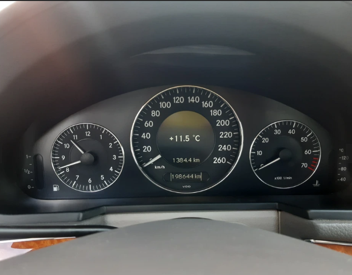 Mercedes-Benz E500 — foto 7 de 19