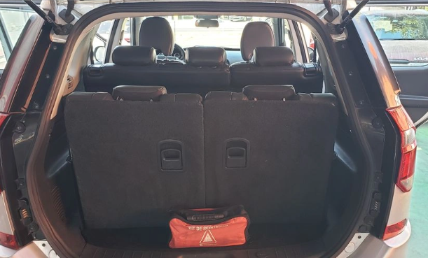 Mahindra Xuv500 — foto 10 de 16