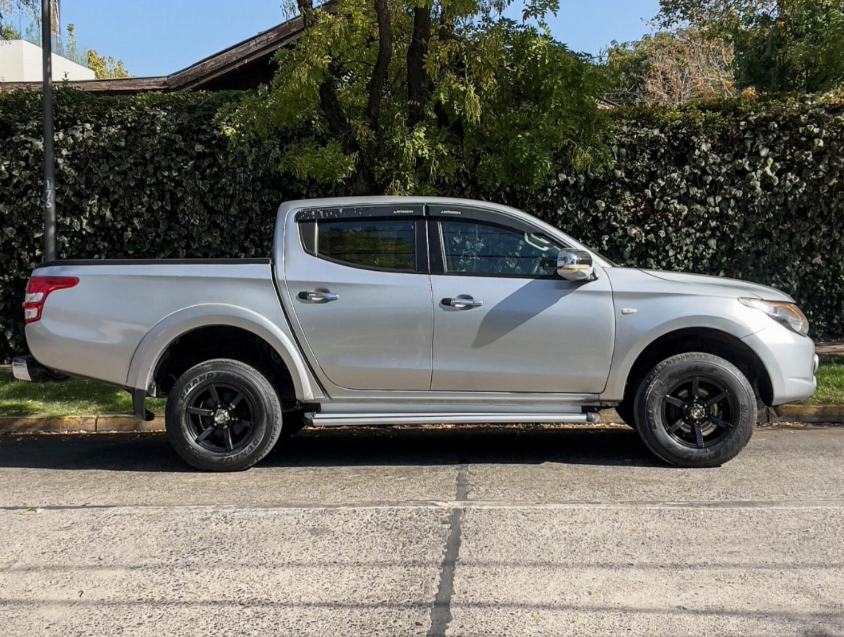 Mitsubishi L200 — foto 4 de 11