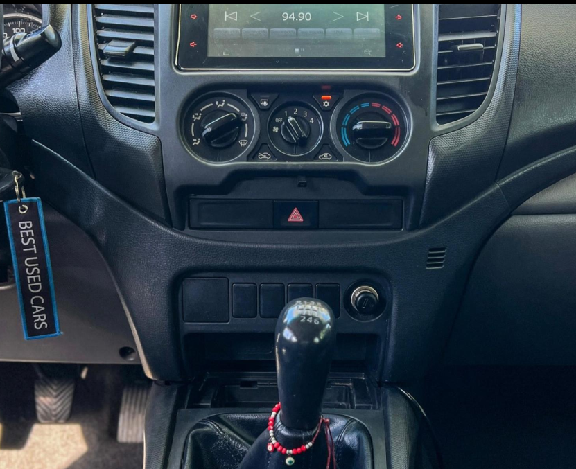 Mitsubishi L200 — foto 9 de 11