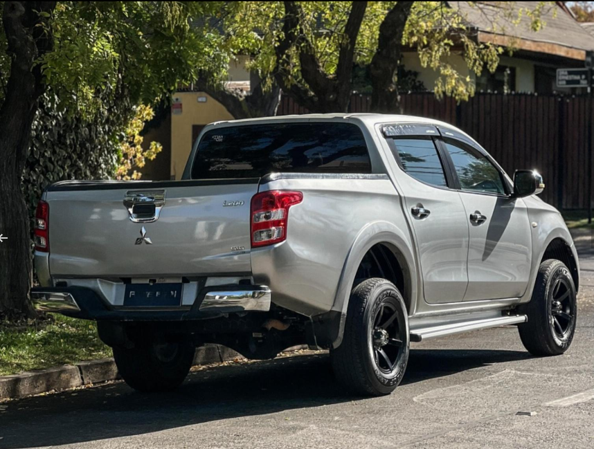 Mitsubishi L200 — foto 5 de 11