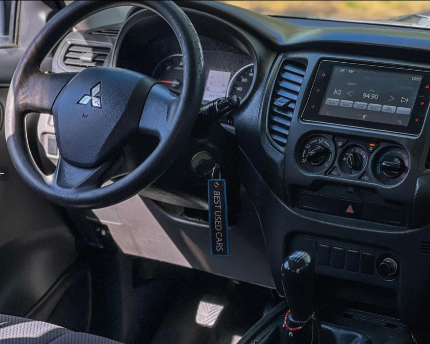 Mitsubishi L200 — foto 8 de 11