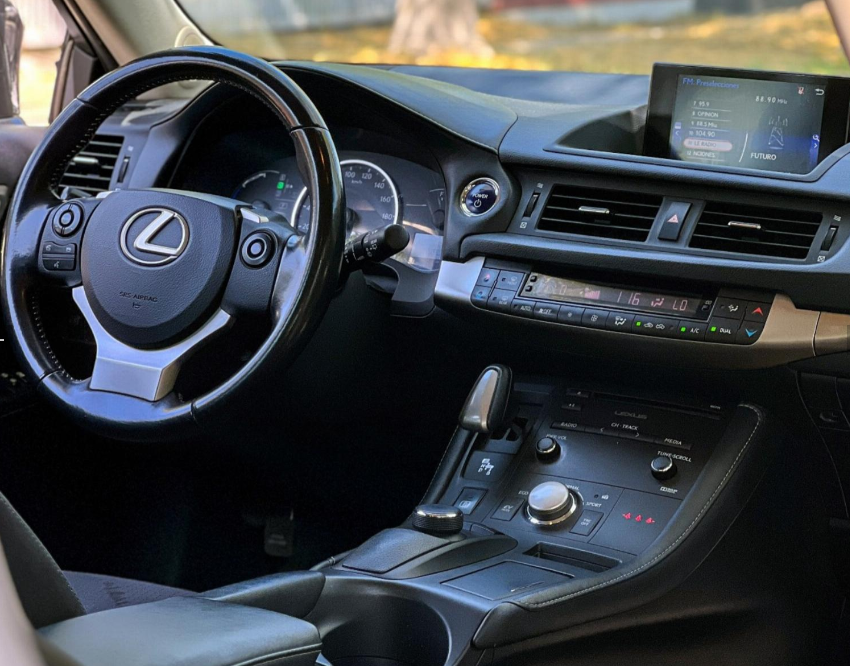 Lexus Ct200H — foto 10 de 14