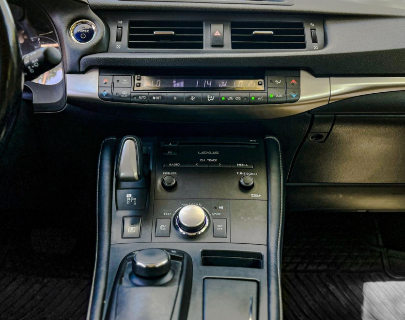 Lexus Ct200H — foto 11 de 14