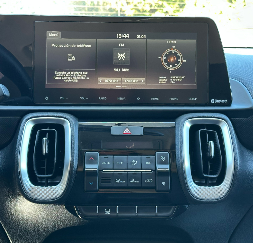 KIA Sonet — foto 14 de 20