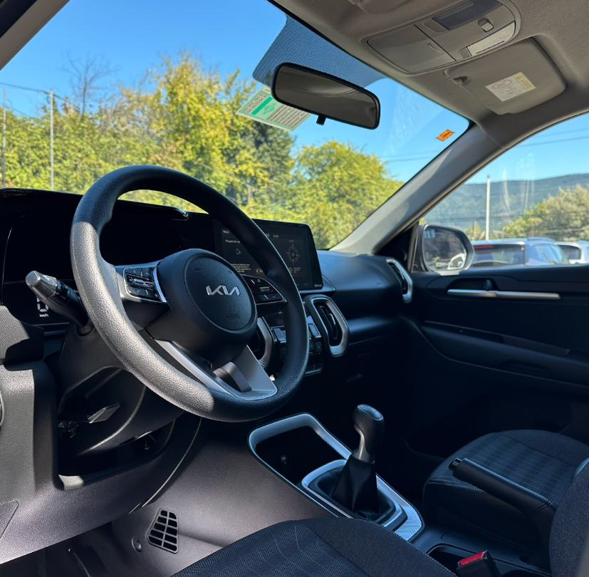 KIA Sonet — foto 5 de 20