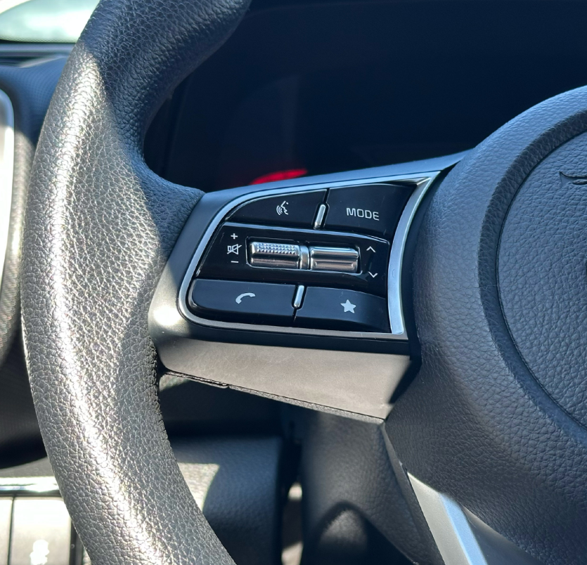 KIA Sonet — foto 12 de 20